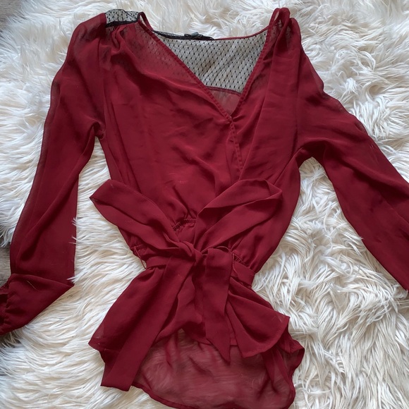 Woman’s EXPRESS top - Picture 3 of 3